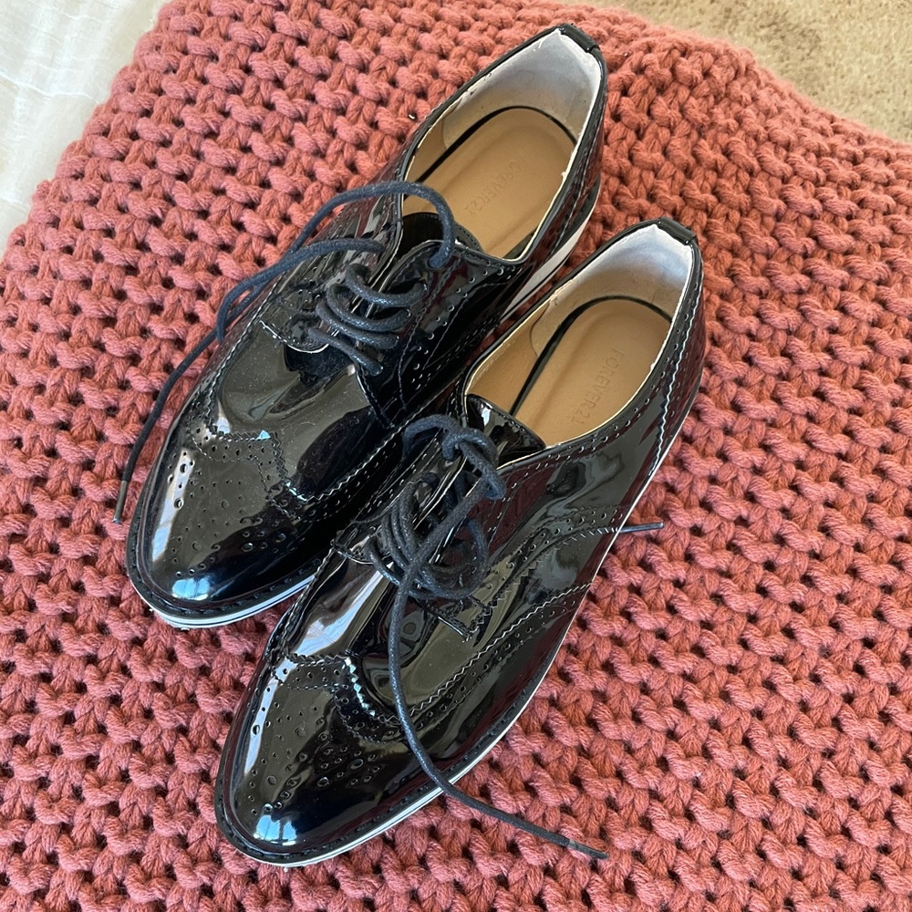 Super fun black and white platform loafers!